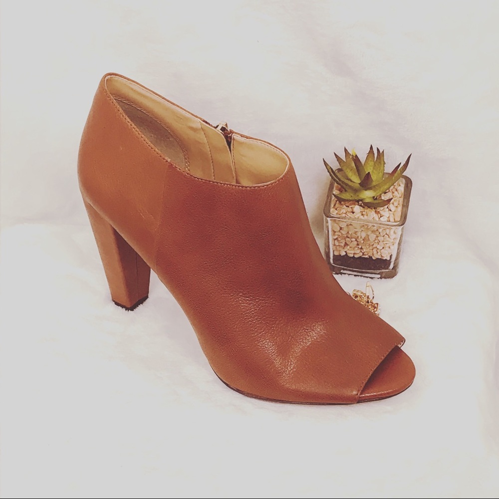 🎉HOST PICK 🎉Banana Republic Peep Toe Bootie